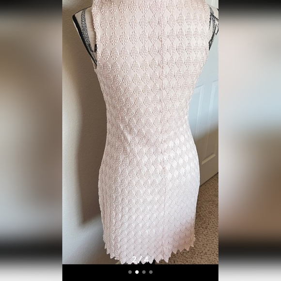 Beautiful dress with lining - Picture 2 of 4